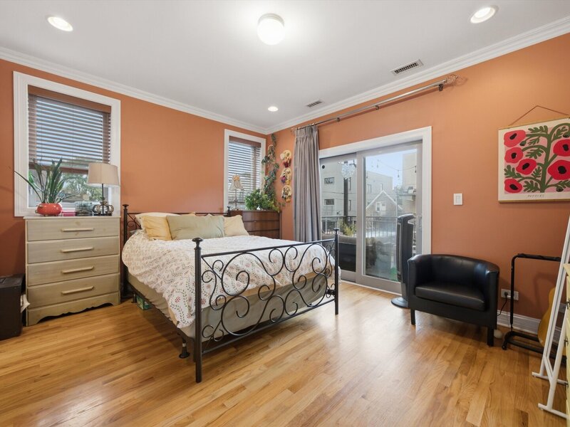 2710 W Thomas Street Chicago IL 60622