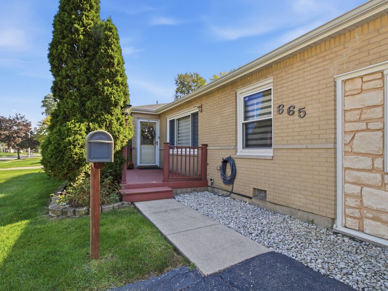 665 Illinois Boulevard Hoffman Estates IL 60169