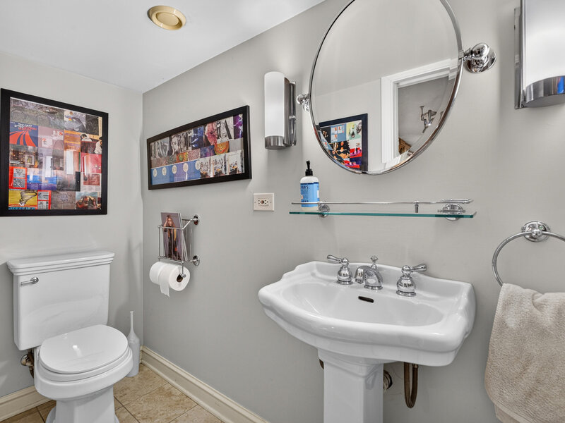 1252 W Winona Street Chicago IL 60640