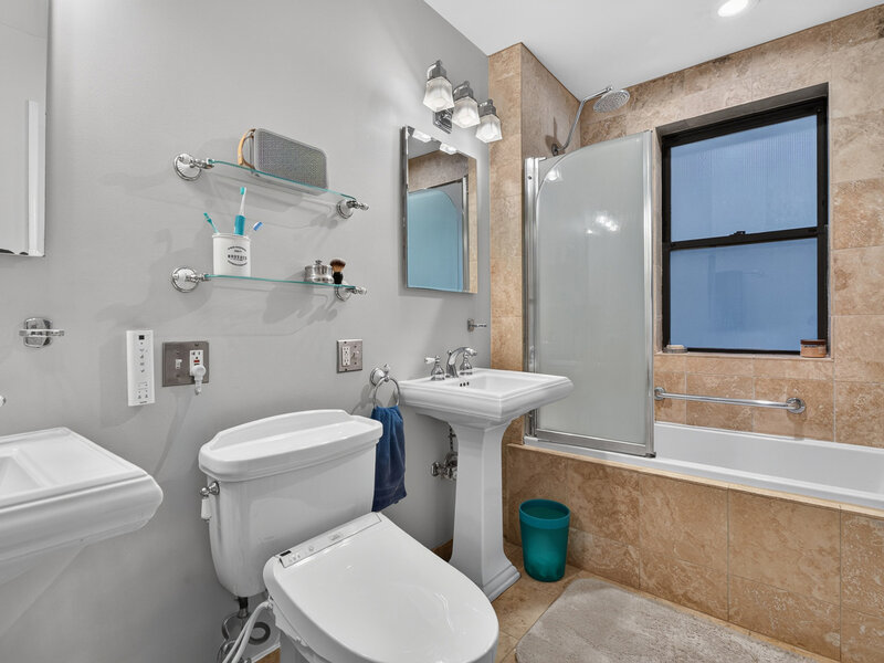 1252 W Winona Street Chicago IL 60640