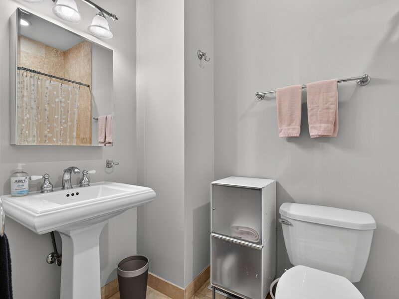 1252 W Winona Street Chicago IL 60640