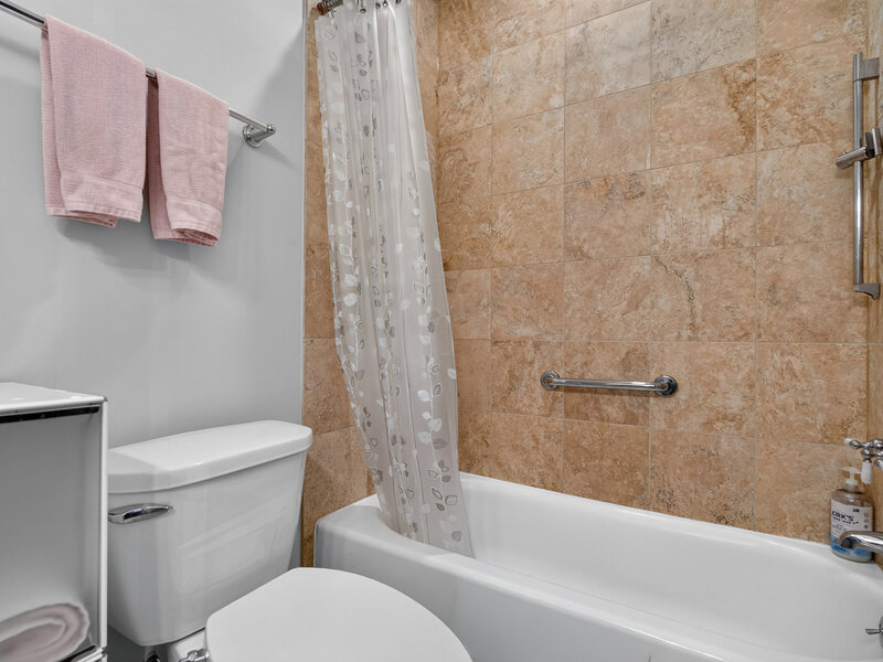 1252 W Winona Street Chicago IL 60640