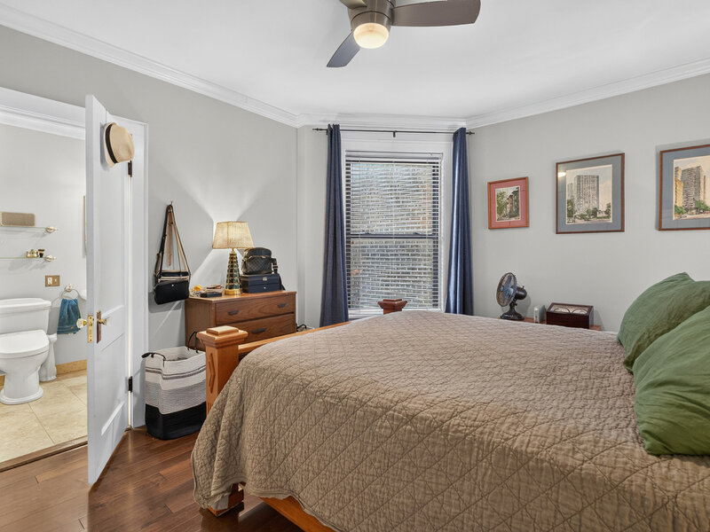1252 W Winona Street Chicago IL 60640