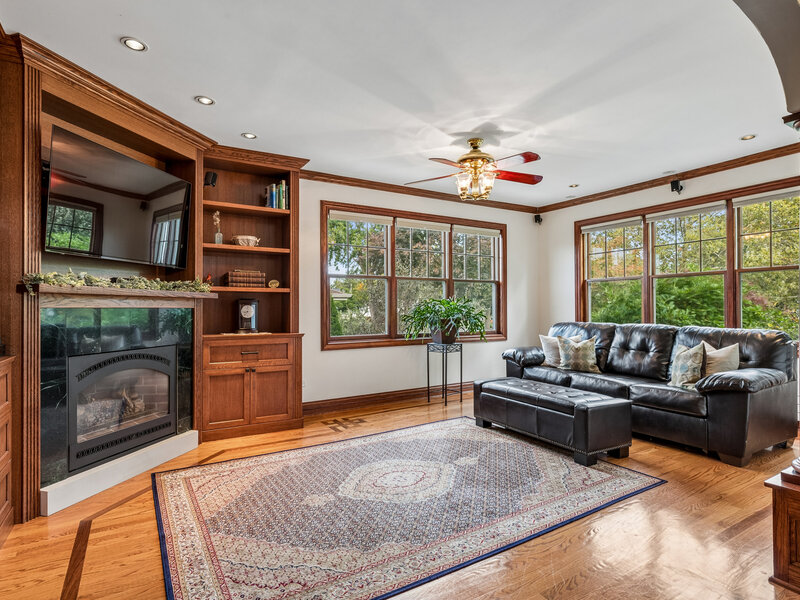 6883 W Hobart Avenue Chicago IL 60631