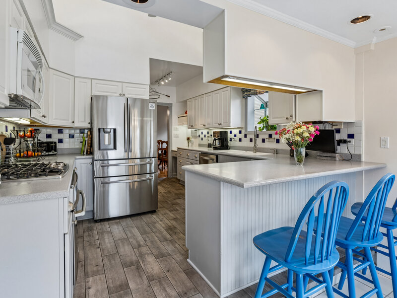 6883 W Hobart Avenue Chicago IL 60631