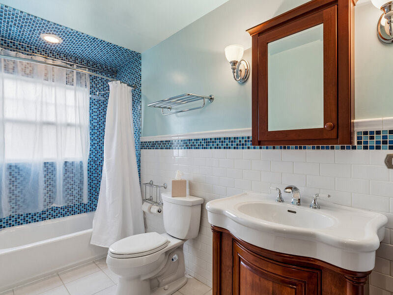6883 W Hobart Avenue Chicago IL 60631