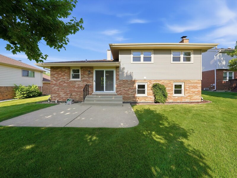 10 Suffield Drive Downers Grove IL 60516