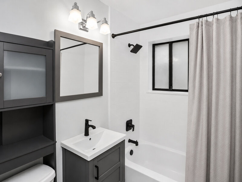 810 W Lakeside Place Chicago IL 60640