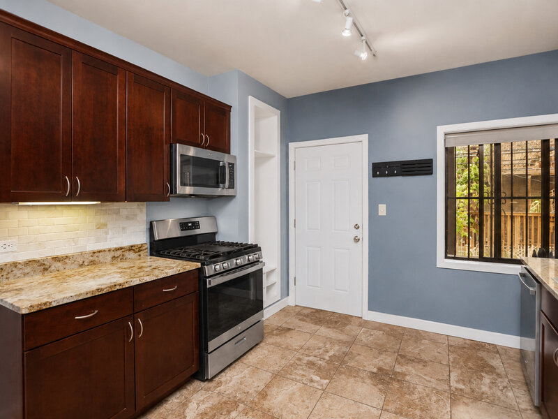 810 W Lakeside Place Chicago IL 60640