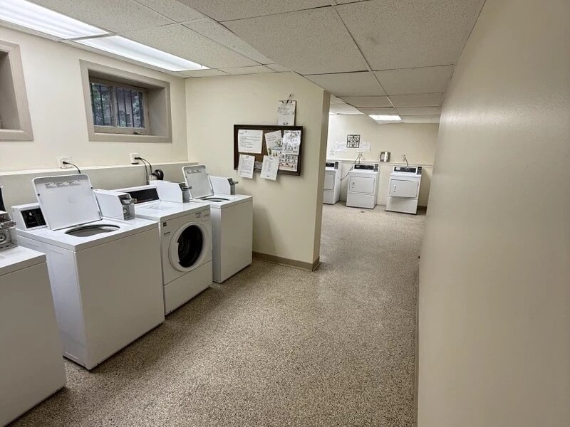 810 W Lakeside Place Chicago IL 60640