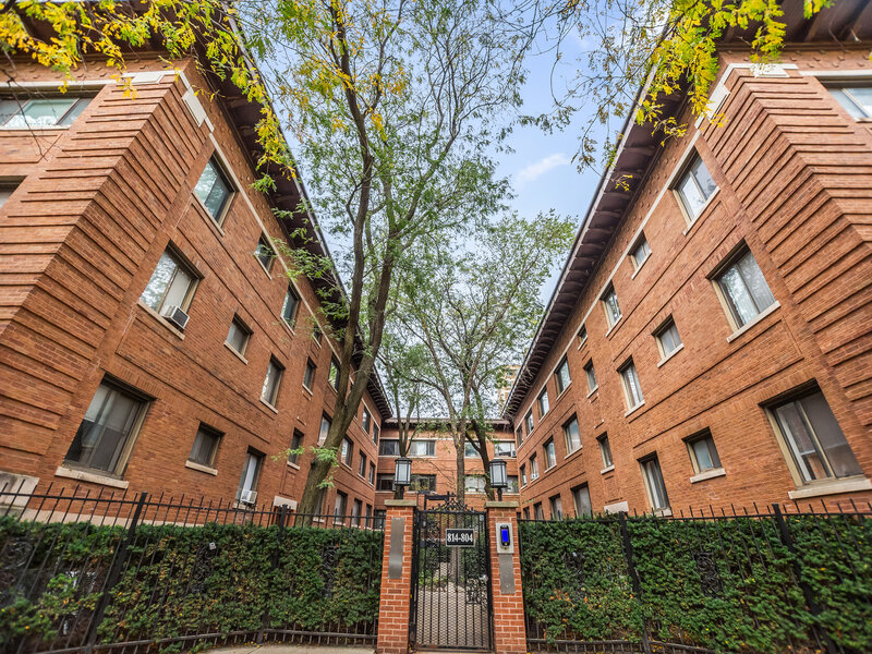 810 W Lakeside Place Chicago IL 60640