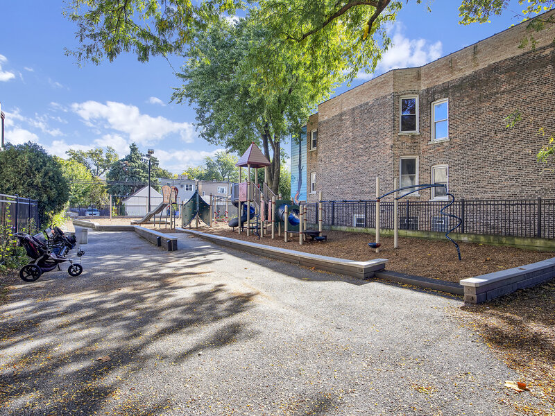 2006 N Spaulding Avenue Chicago IL 60647