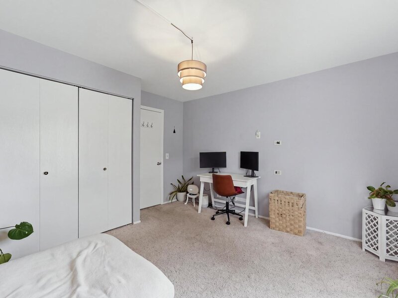 1134 Hawthorne Court Wheeling IL 60090