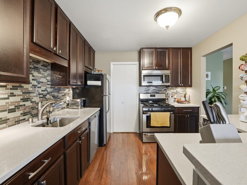 1134 Hawthorne Court Wheeling IL 60090