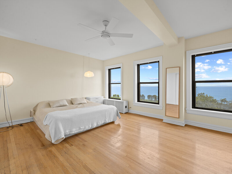 5300 S Shore Drive Chicago IL 60615