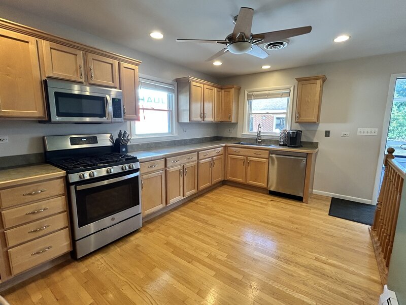 533 Woodview Avenue Elk Grove Village IL 60007
