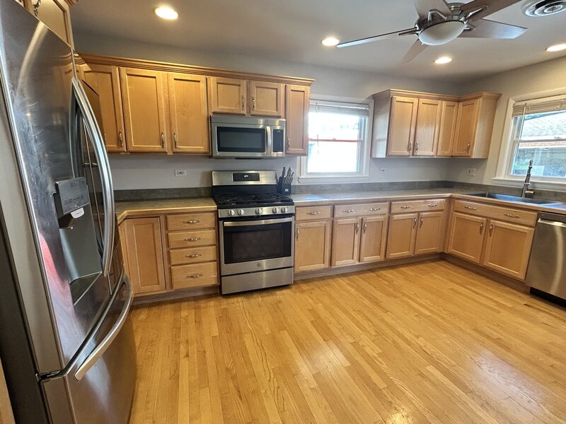 533 Woodview Avenue Elk Grove Village IL 60007