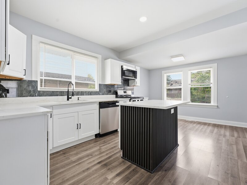 10607 S May Street Chicago IL 60643