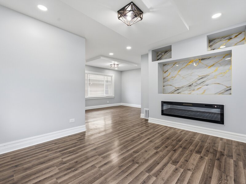 10607 S May Street Chicago IL 60643