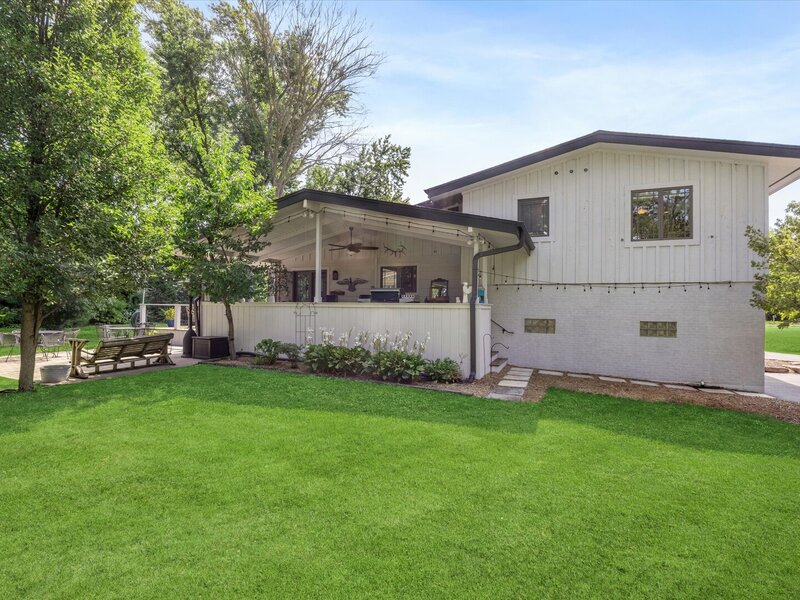 1525 W Wiesbrook Road Wheaton IL 60189