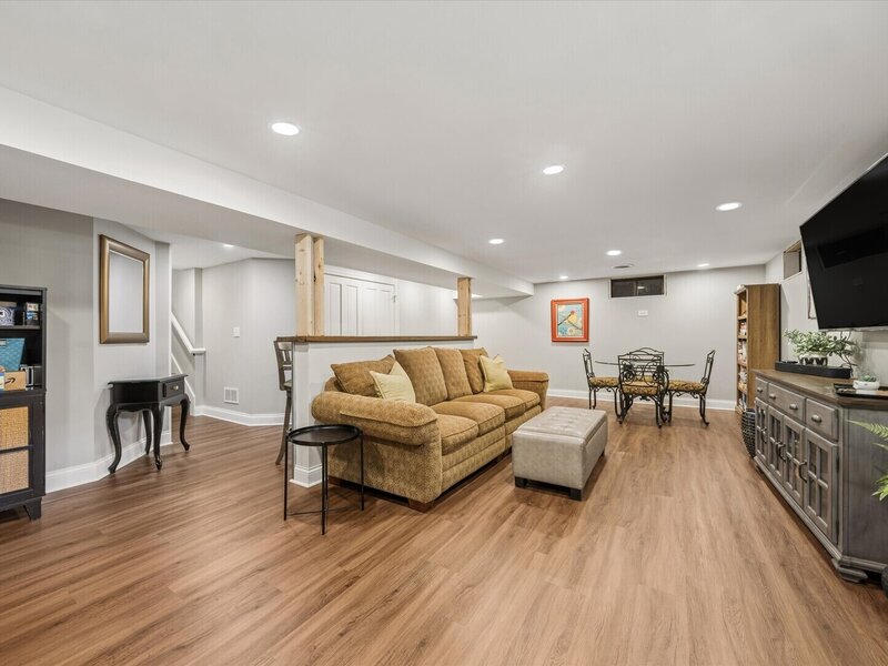 1525 W Wiesbrook Road Wheaton IL 60189