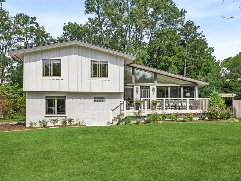1525 W Wiesbrook Road Wheaton IL 60189