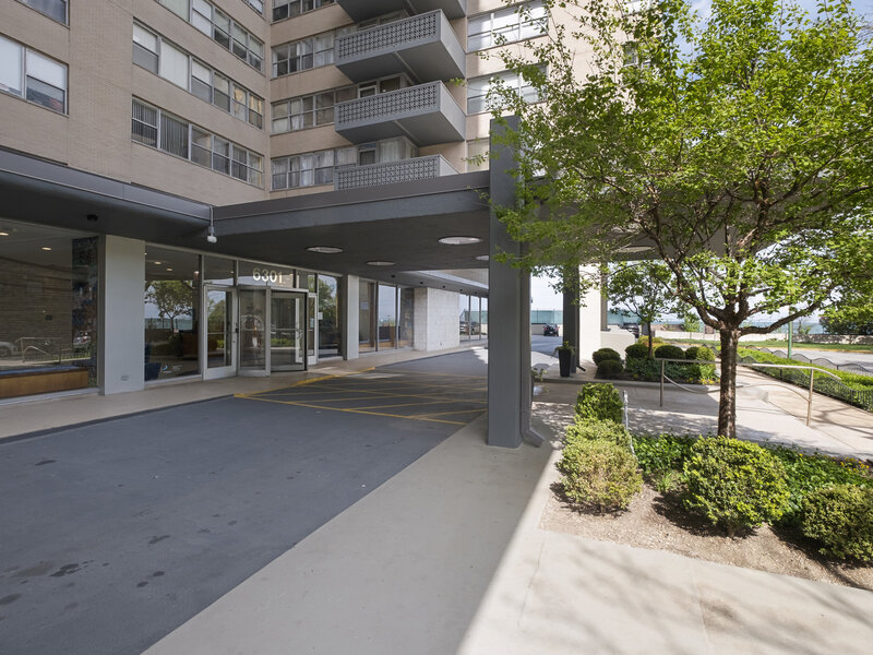 6301 N Sheridan Road Chicago IL 60660