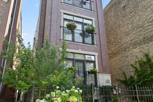 Photo of 3921 N Greenview Avenue Chicago IL 60613 Unit 1