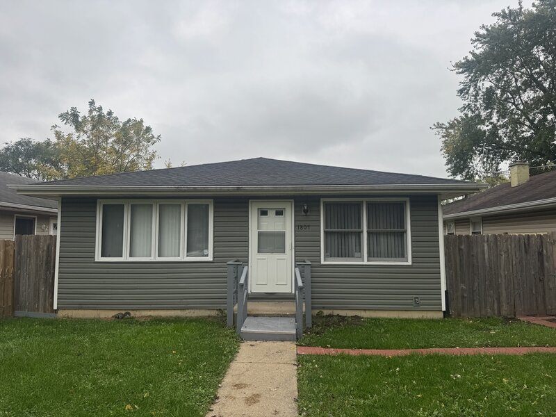 1807 Joanna Avenue Zion IL 60099