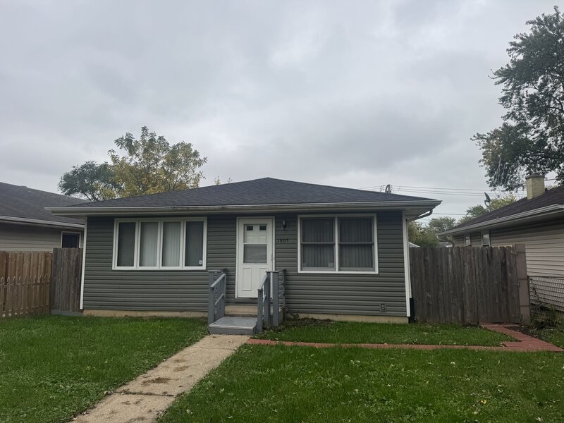 1807 Joanna Avenue Zion IL 60099