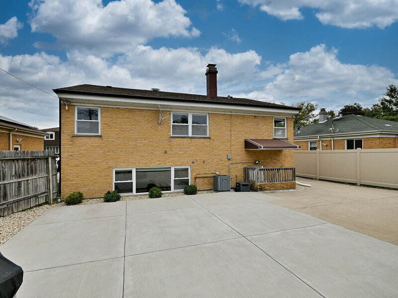 1652 Heidorn Avenue Westchester IL 60154