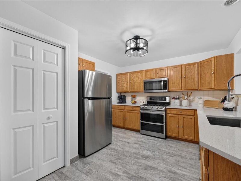 1554 Glacier Circle Crystal Lake IL 60014