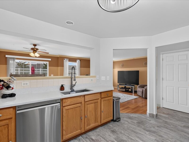 1554 Glacier Circle Crystal Lake IL 60014