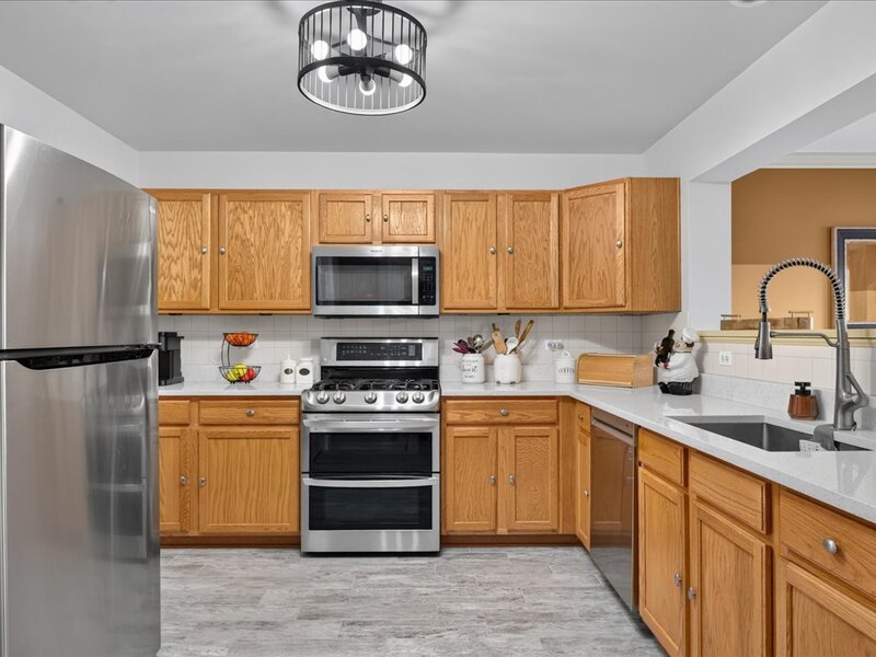 1554 Glacier Circle Crystal Lake IL 60014