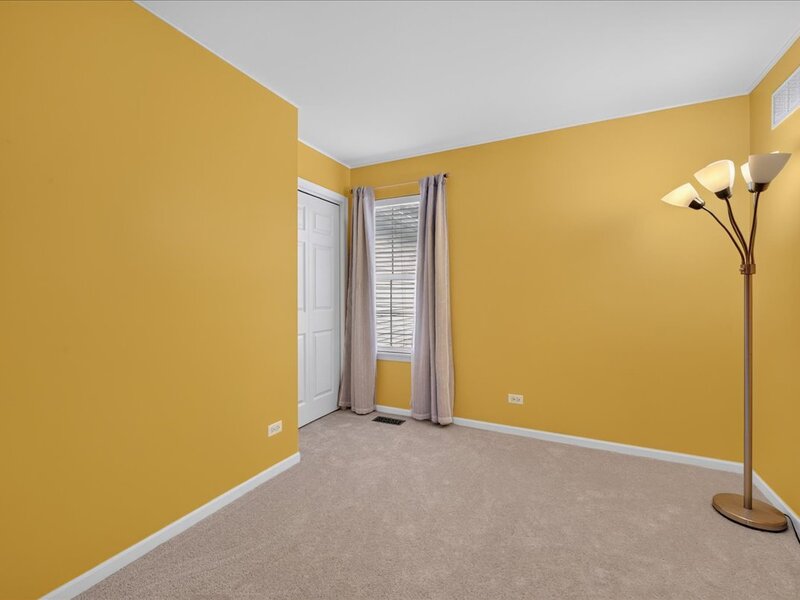 1554 Glacier Circle Crystal Lake IL 60014
