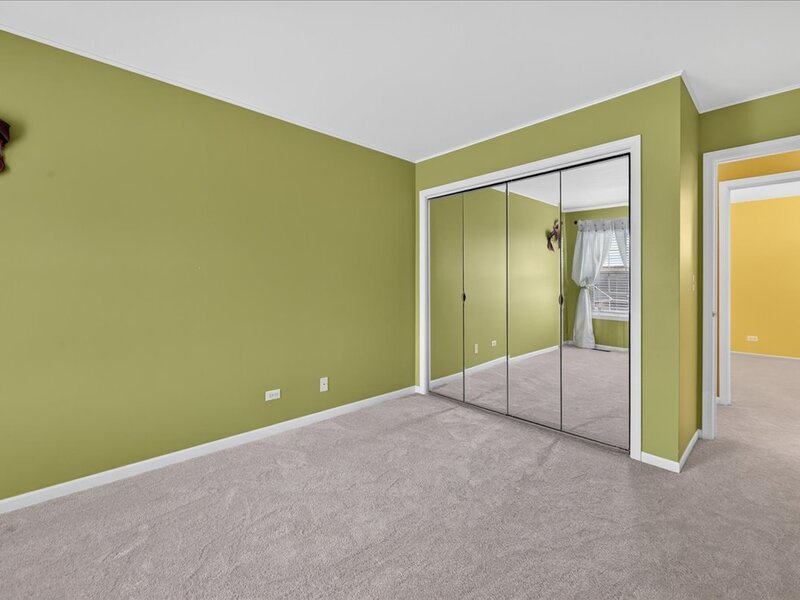 1554 Glacier Circle Crystal Lake IL 60014