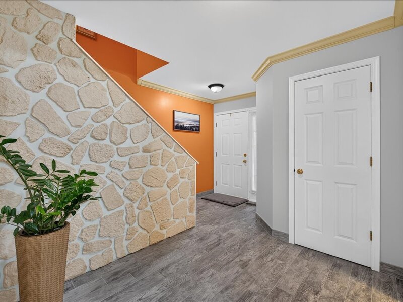 1554 Glacier Circle Crystal Lake IL 60014