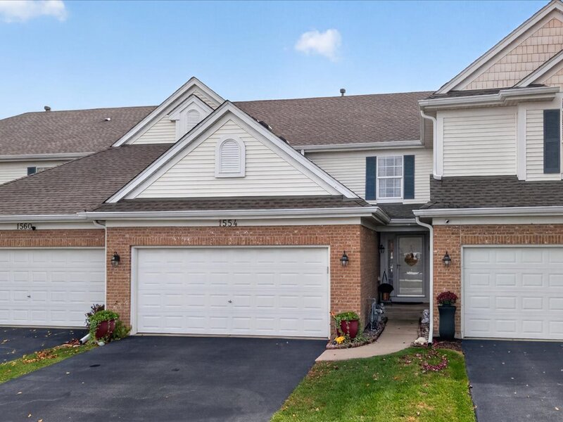 1554 Glacier Circle Crystal Lake IL 60014