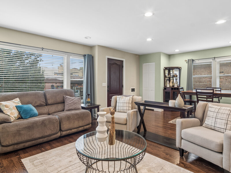 4958 W Cullom Avenue Chicago IL 60641