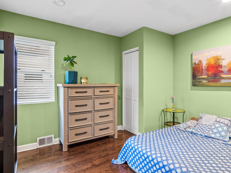 4958 W Cullom Avenue Chicago IL 60641