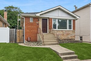 Photo of 4958 W Cullom Avenue Chicago IL 60641