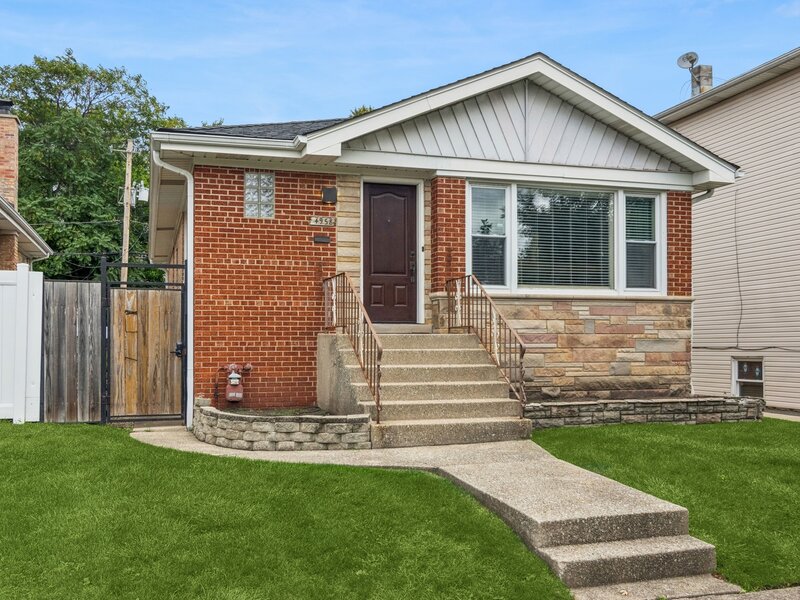 4958 W Cullom Avenue Chicago IL 60641