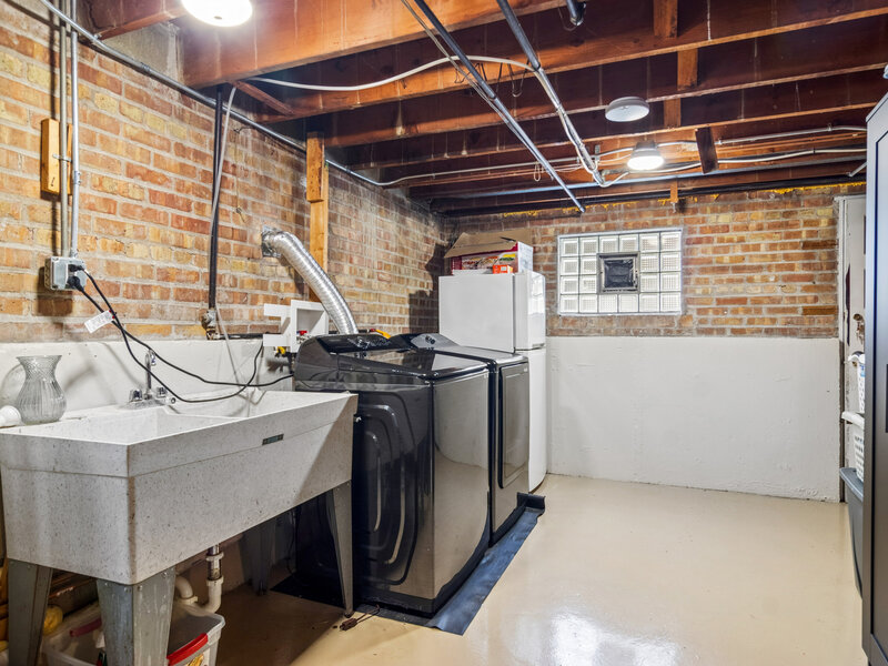 4958 W Cullom Avenue Chicago IL 60641