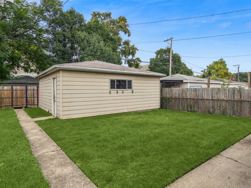 4958 W Cullom Avenue Chicago IL 60641