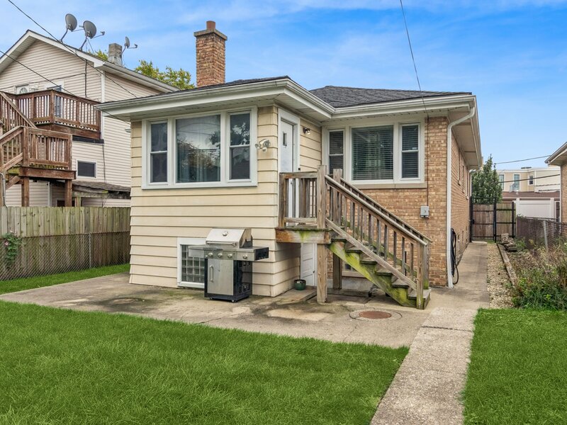 4958 W Cullom Avenue Chicago IL 60641