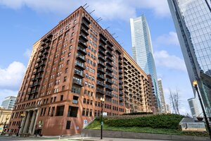 Photo of 165 N Canal Street Chicago IL 60606 Unit 1406