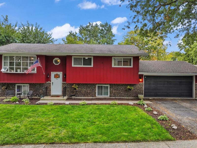 480 Charles Court South Elgin IL 60177