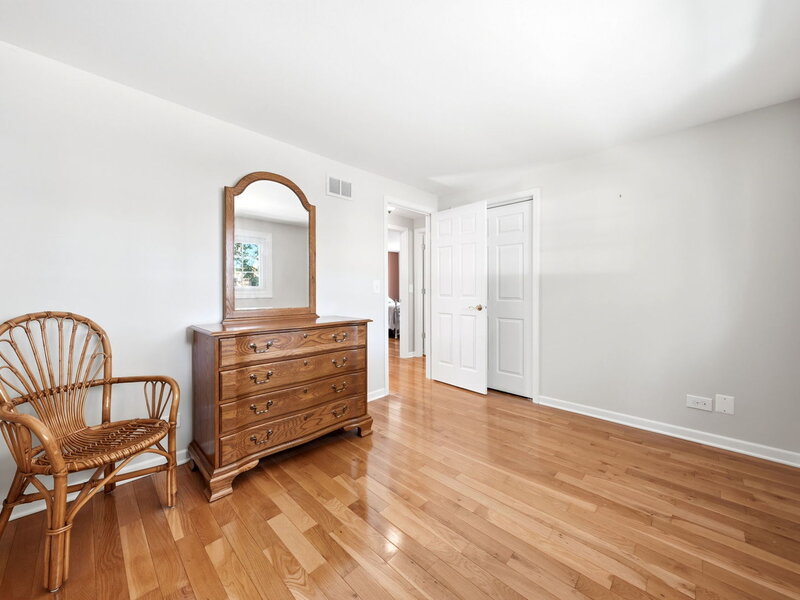326 Greentree Parkway Libertyville IL 60048