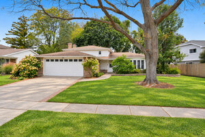 Photo of 326 Greentree Parkway Libertyville IL 60048