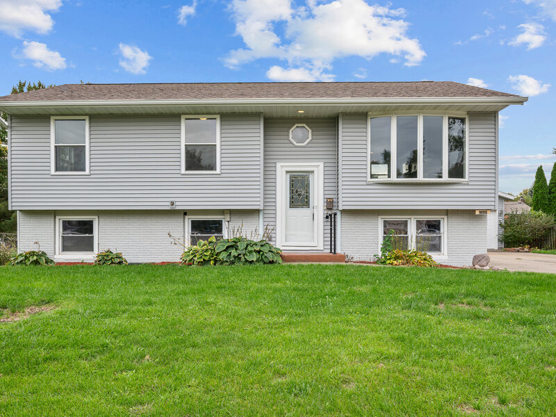 1895 Tam O Shanter Drive Bettendorf IA 52722